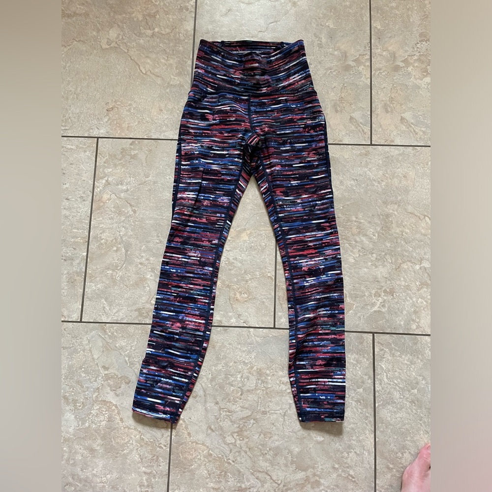 LULULEMON Size 2 Train Times 7/8 Tights  Pants - Hinshu Alpine White Multi Black